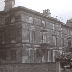 Houses on Broomhall Place (now demolished). Early 1970s | Photo: Edward Mace