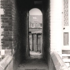 Passageway from Havelock St leading to Brunswick St, May 1979 | Photo: Tony Allwright